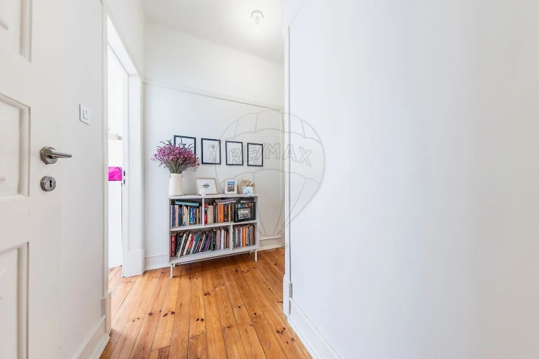 Apartamento T2 para Venda em Areeiro Foto 13