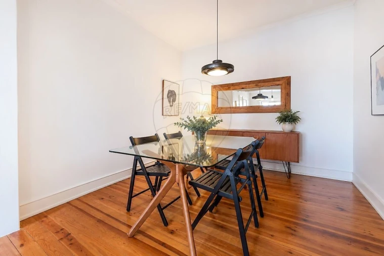 Apartamento T2 para Venda em Areeiro Foto 7