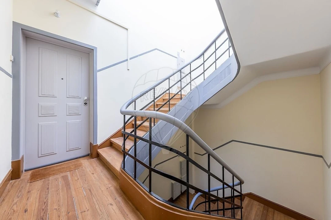 Apartamento T2 para Venda em Areeiro Foto 29