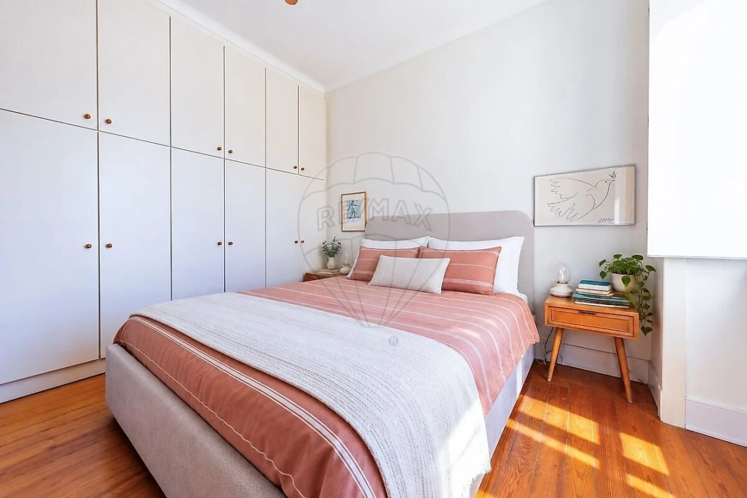 Apartamento T2 para Venda em Areeiro Foto 15