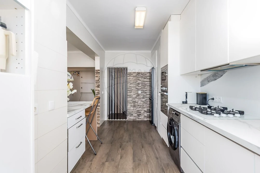 Apartamento T2 para Venda em Odivelas Foto 3
