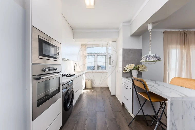 Apartamento T2 para Venda em Odivelas Foto 2