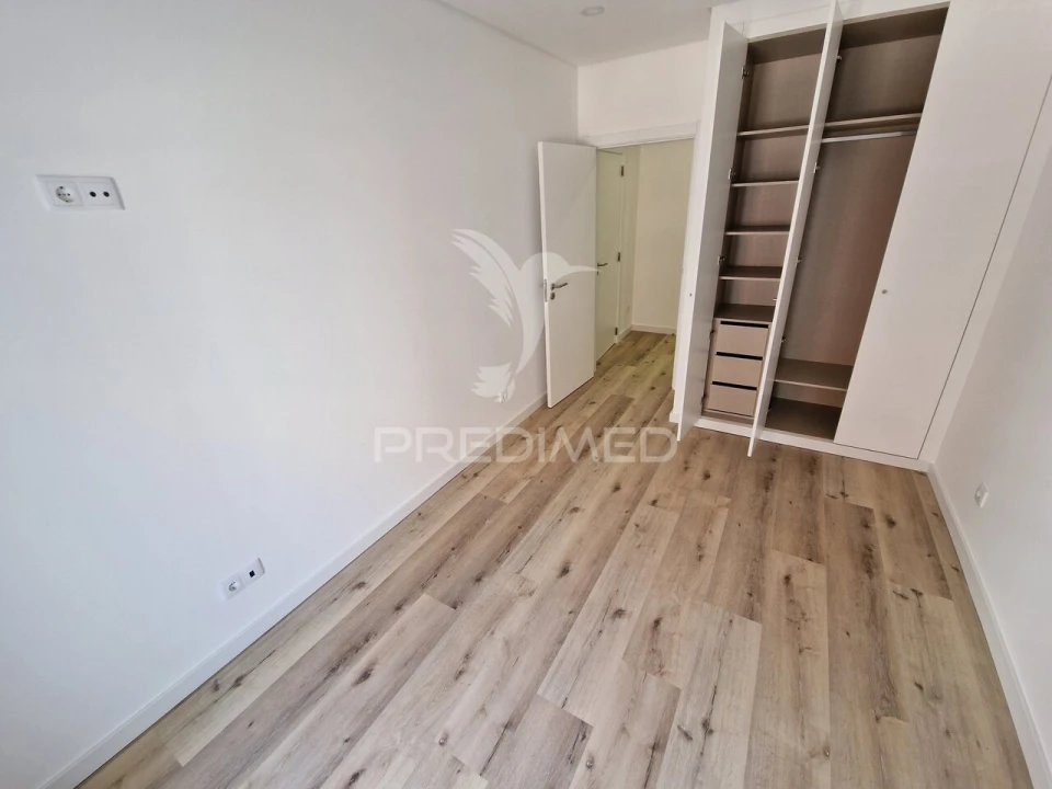 Apartamento T3 para Venda em Massamá e Monte Abraão Foto 12