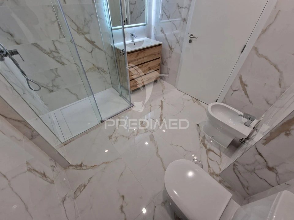 Apartamento T3 para Venda em Massamá e Monte Abraão Foto 10