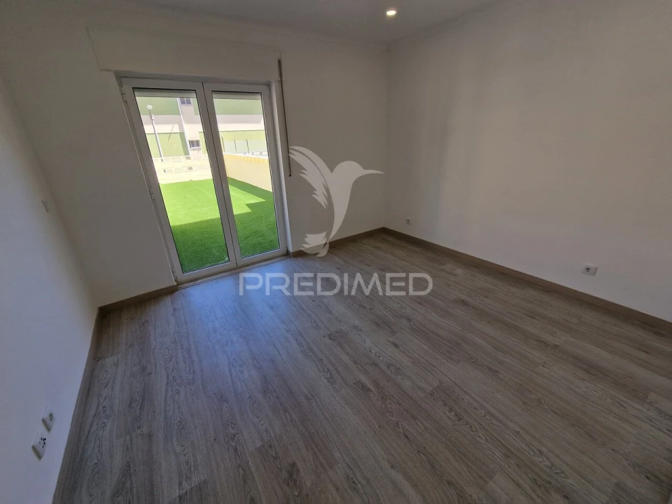 Apartamento T3 para Venda em Massamá e Monte Abraão Foto 9
