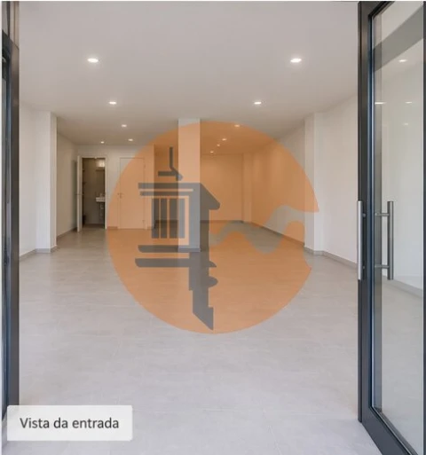 Loja para Arrendamento em Pechão