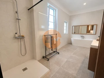 Moradia T5 para Venda em Olhão