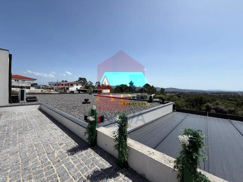 Moradia T3 para Venda em Vila Verde e Barbudo Foto 38