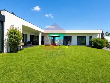 Moradia T3 para Venda em Vila Verde e Barbudo