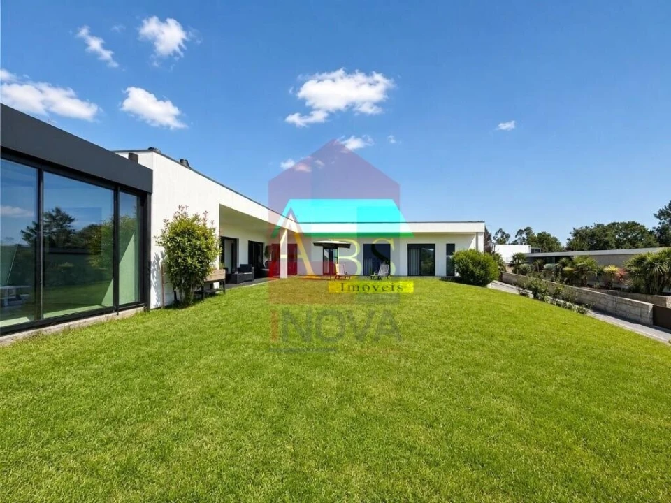 Moradia T3 para Venda em Vila Verde e Barbudo Foto 1