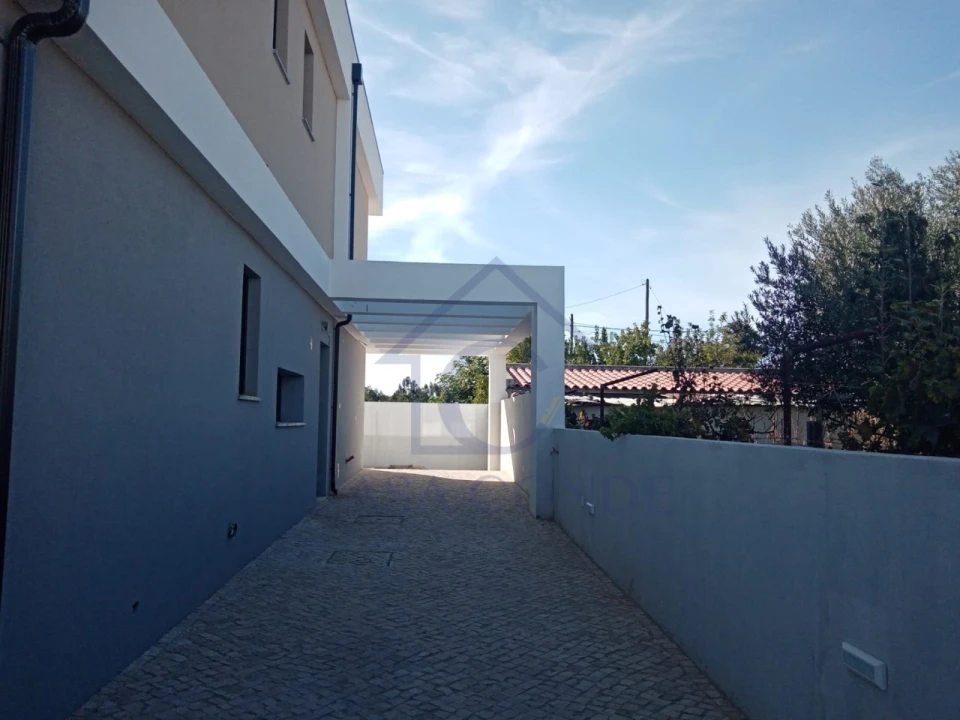 Moradia T3 para Venda em Fernao Ferro Foto 1