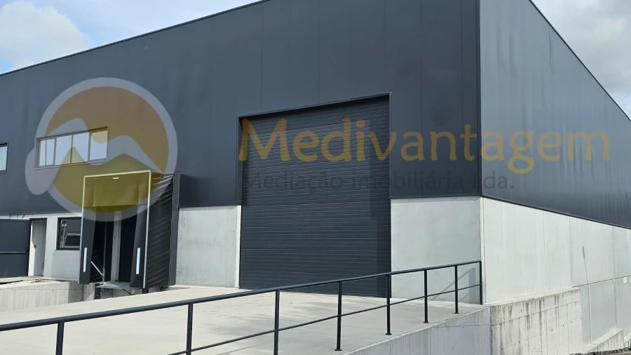 Armazém para Arrendamento em Gemieira
