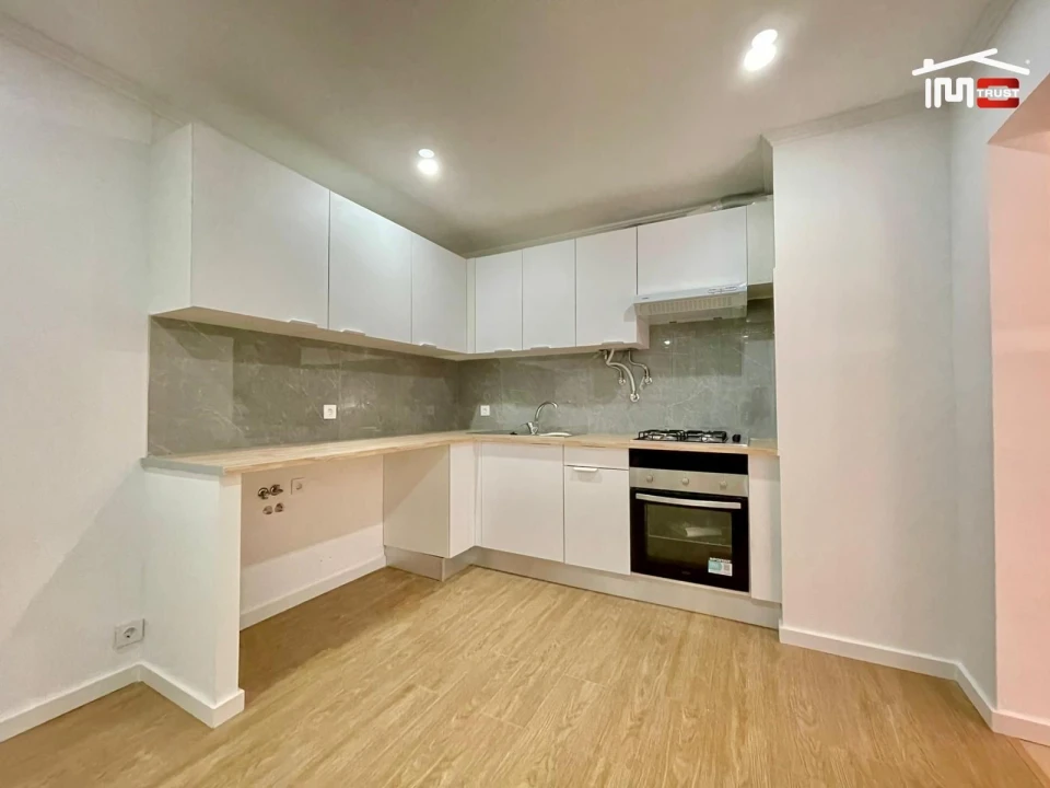 Apartamento T1 para Venda em Santo Antonio da Charneca Foto 1