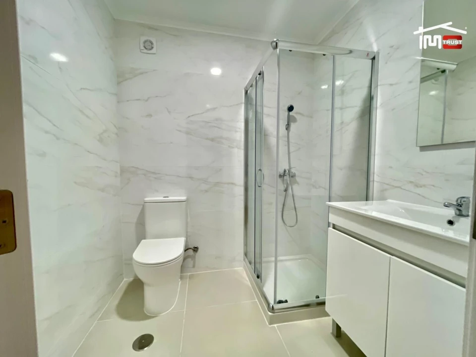 Apartamento T1 para Venda em Santo Antonio da Charneca Foto 18
