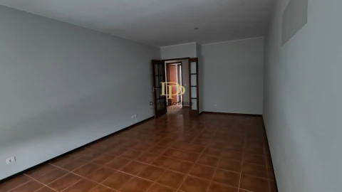 Apartamento T3 para Arrendamento em Perafita, Lavra e Santa Cruz do Bispo