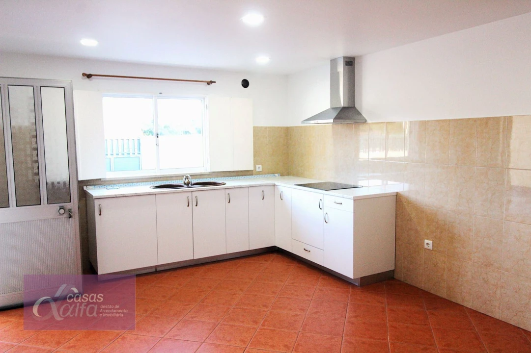 Apartamento T1 para Arrendamento em Monte Real e Carvide Foto 1