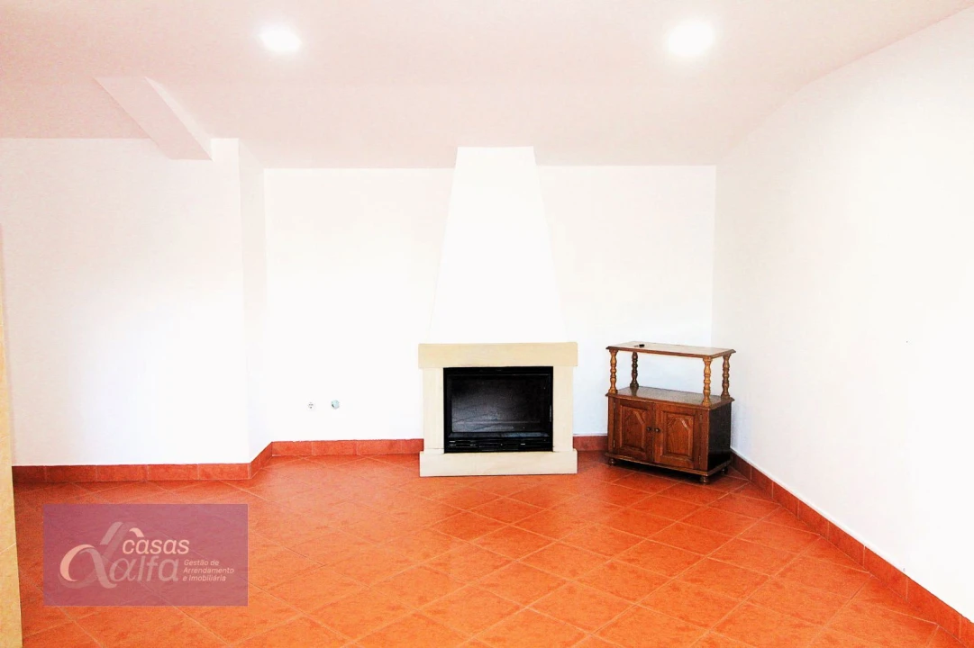 Apartamento T1 para Arrendamento em Monte Real e Carvide Foto 4