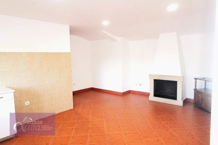 Apartamento T1 para Arrendamento em Monte Real e Carvide Foto 3