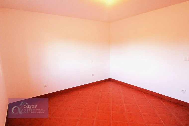 Apartamento T1 para Arrendamento em Monte Real e Carvide Foto 6