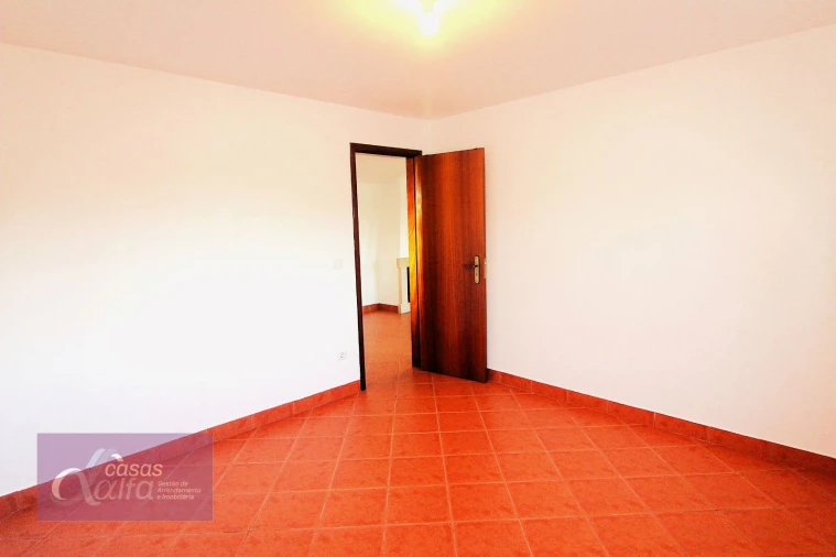 Apartamento T1 para Arrendamento em Monte Real e Carvide Foto 7