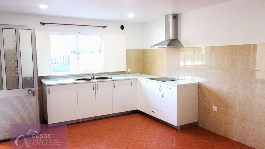 Apartamento T1 para Arrendamento em Monte Real e Carvide