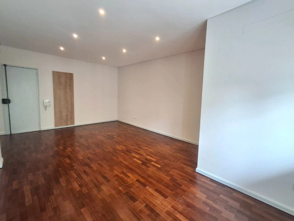 Apartamento T3 para Arrendamento em Oeiras e São Julião da Barra, Paço de Arcos e Caxias Foto 2