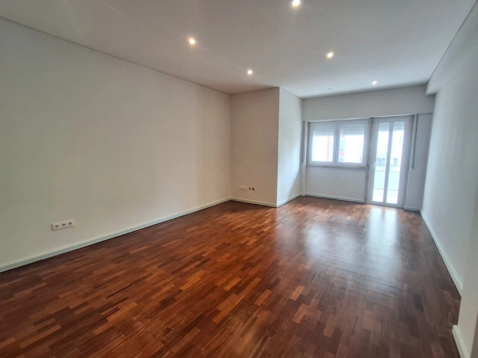 Apartamento T3 para Arrendamento em Oeiras e São Julião da Barra, Paço de Arcos e Caxias Foto 4