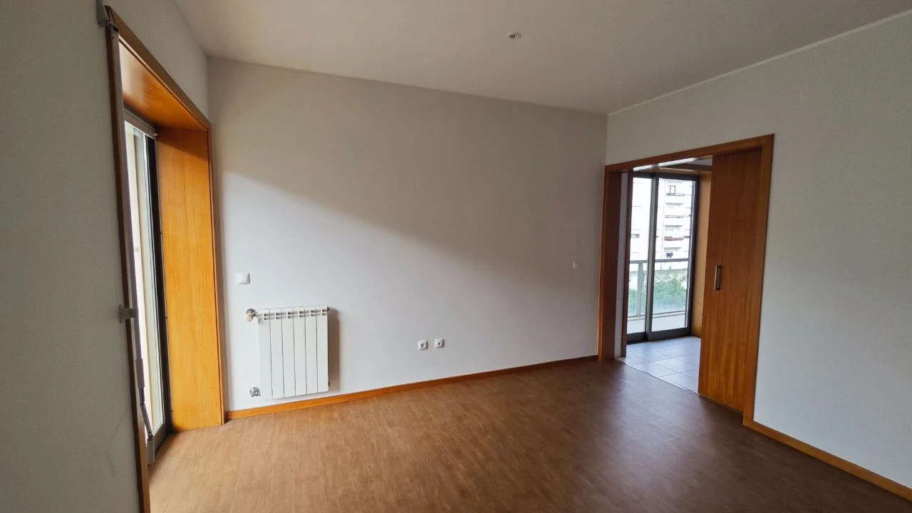 Apartamento T2 para Arrendamento em Santa Marinha e São Pedro da Afurada Foto 2