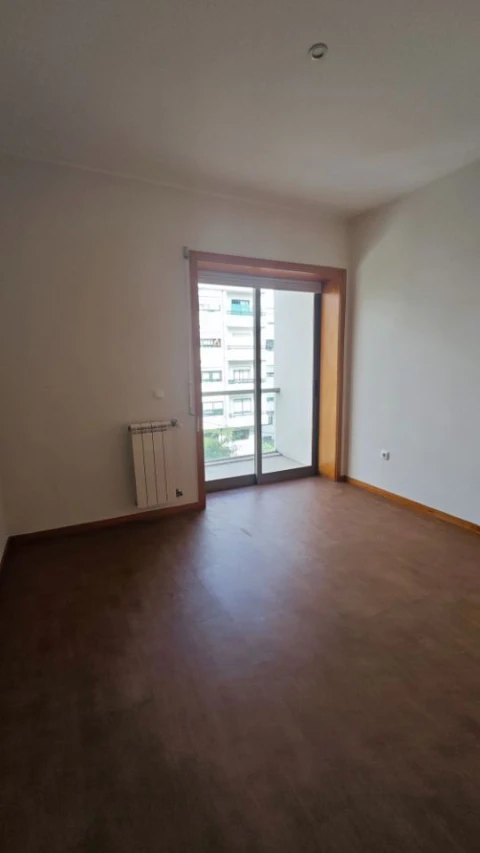 Apartamento T2 para Arrendamento em Santa Marinha e São Pedro da Afurada
