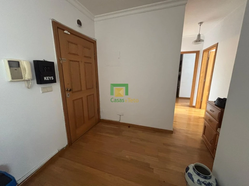 Apartamento T2 para Venda em Caniço Foto 3