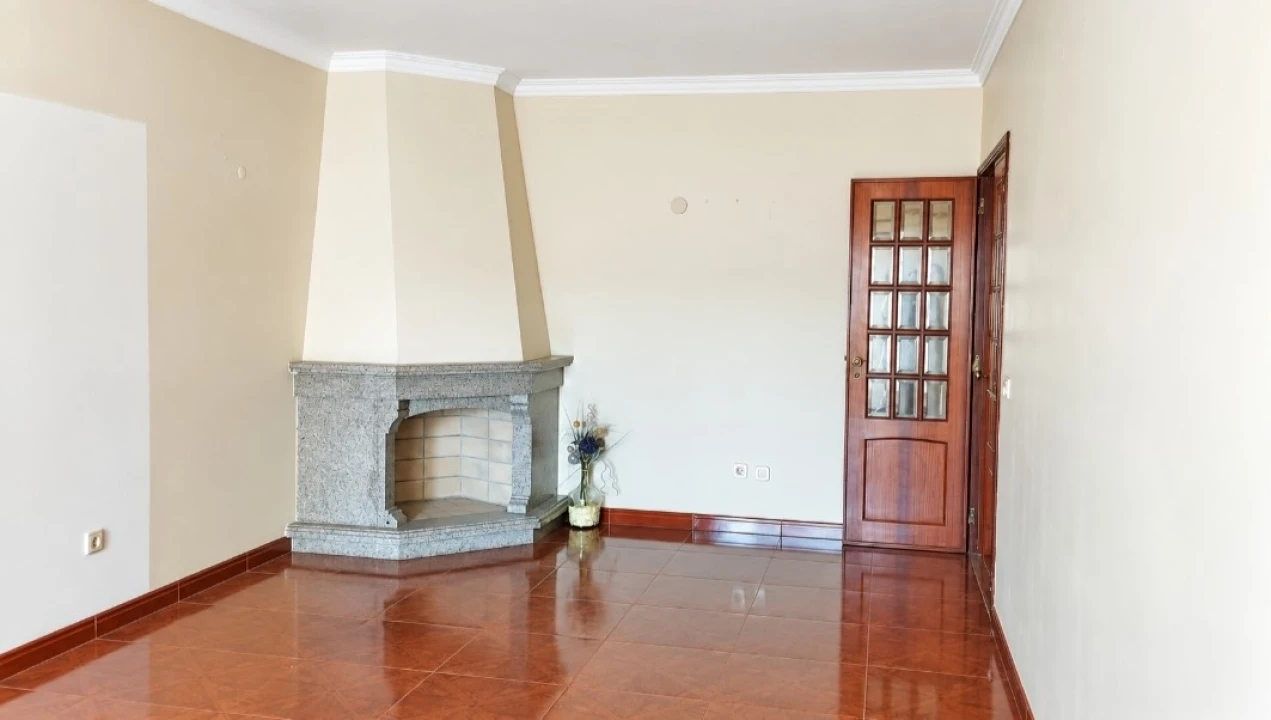Apartamento T1 para Venda em Agualva e Mira-Sintra Foto 3
