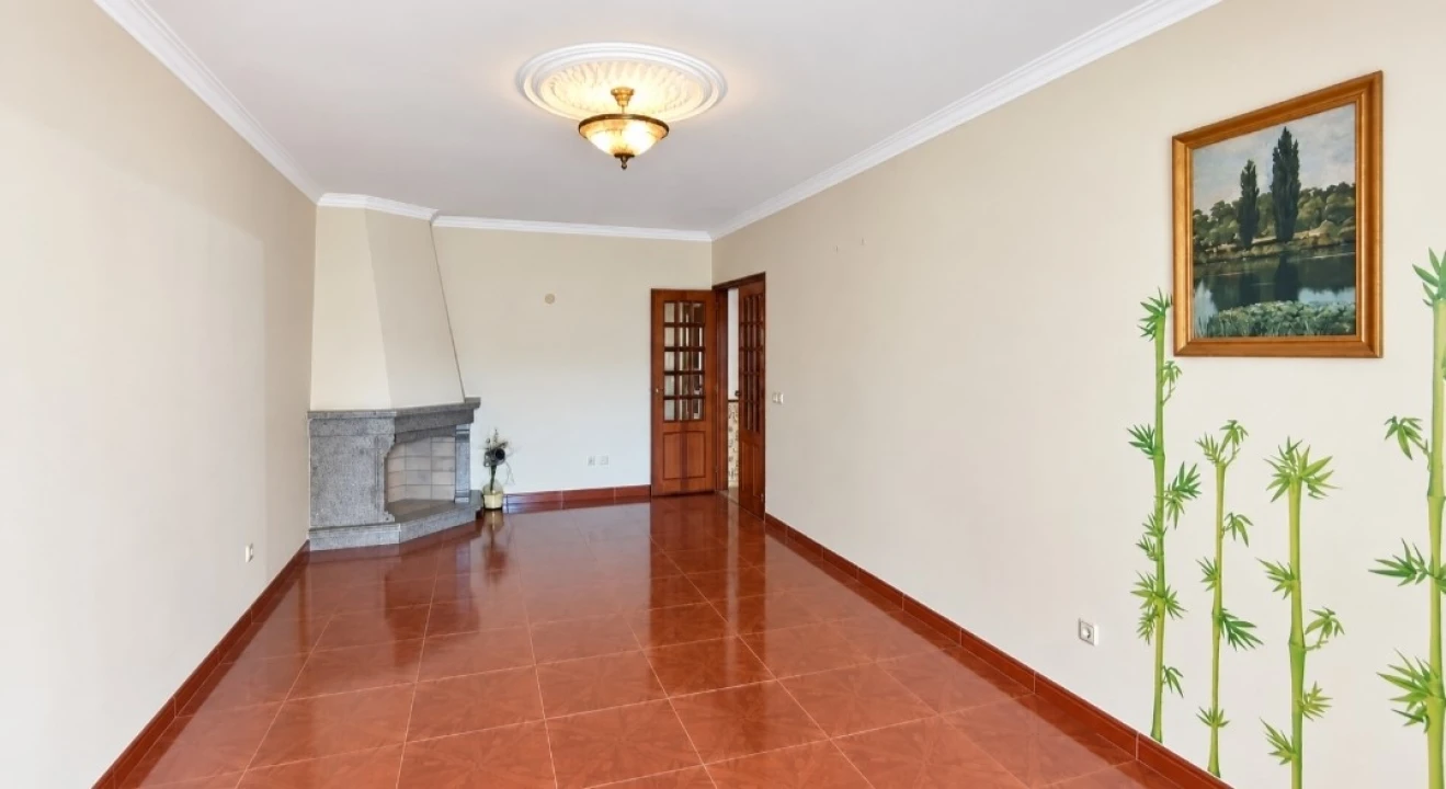 Apartamento T1 para Venda em Agualva e Mira-Sintra Foto 2