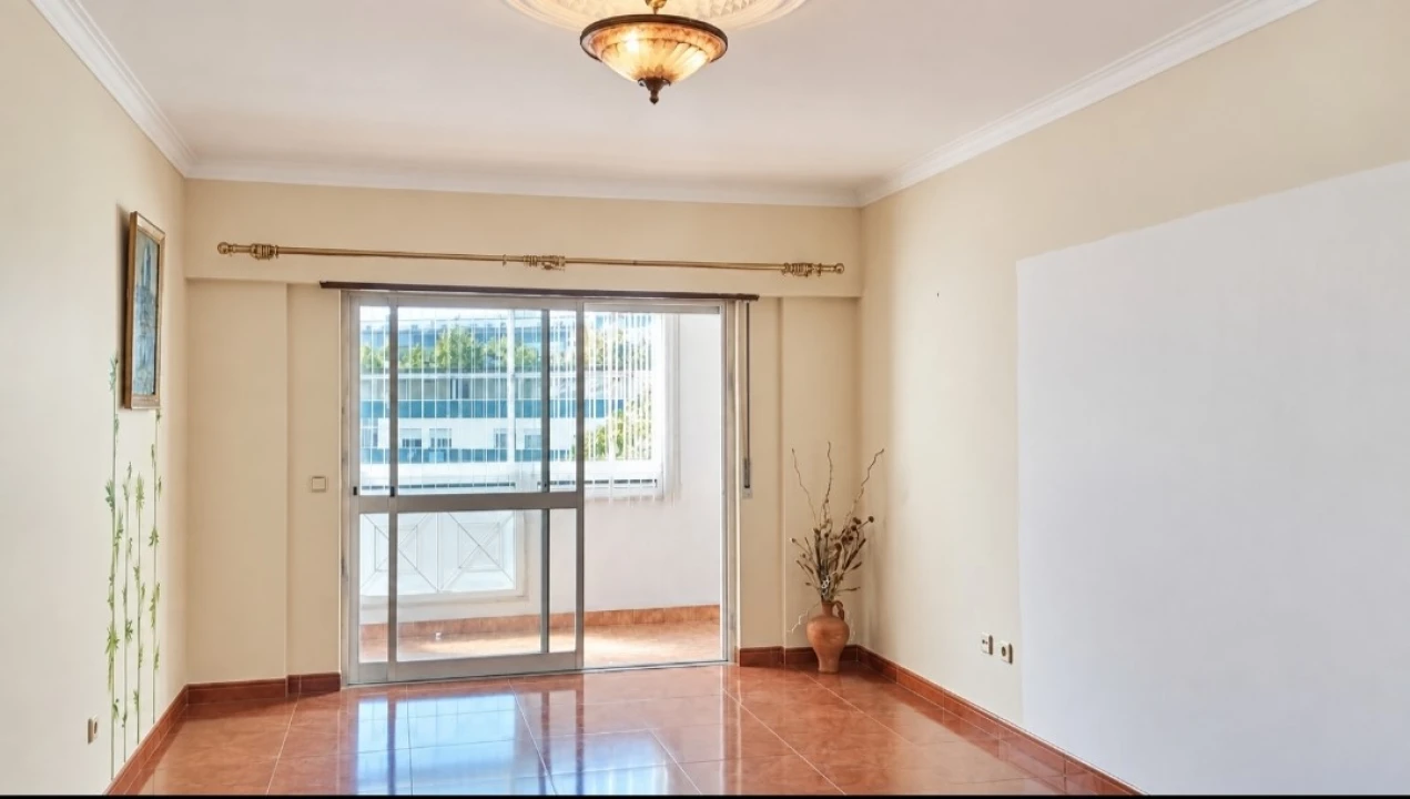Apartamento T1 para Venda em Agualva e Mira-Sintra Foto 6