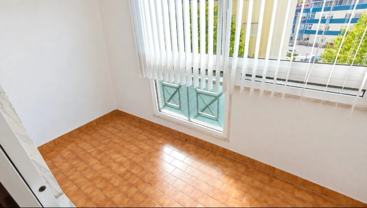 Apartamento T1 para Venda em Agualva e Mira-Sintra Foto 7
