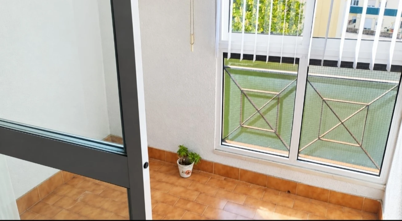 Apartamento T1 para Venda em Agualva e Mira-Sintra Foto 8