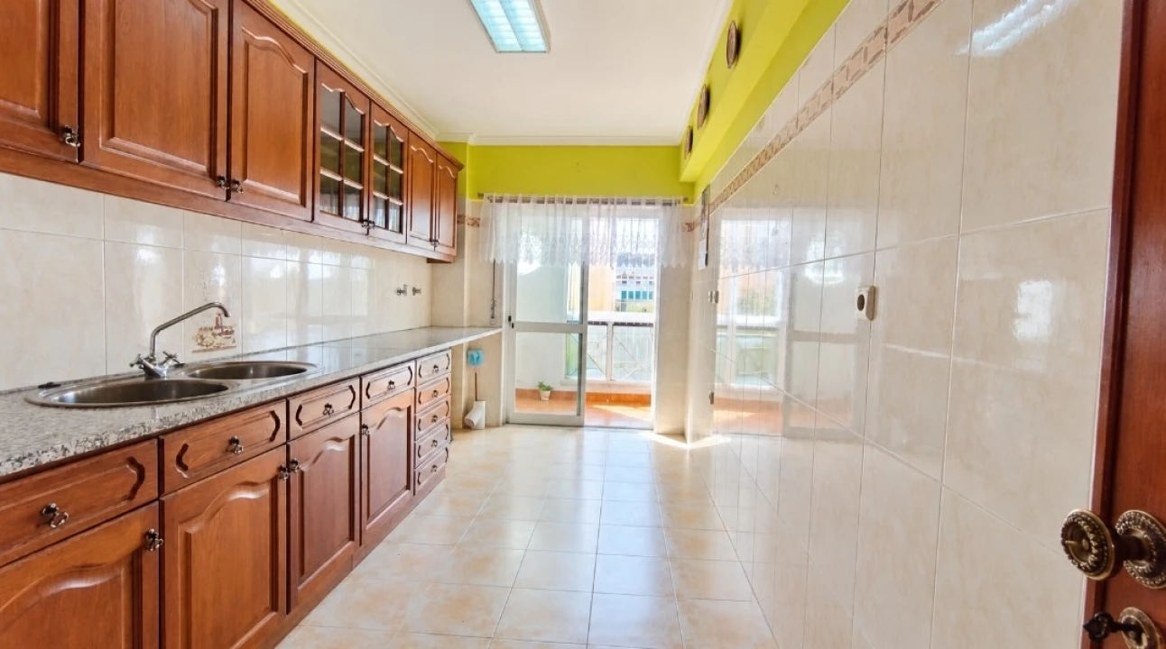 Apartamento T1 para Venda em Agualva e Mira-Sintra Foto 9