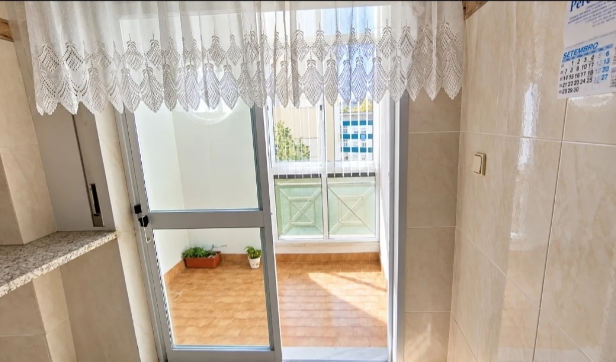 Apartamento T1 para Venda em Agualva e Mira-Sintra Foto 13