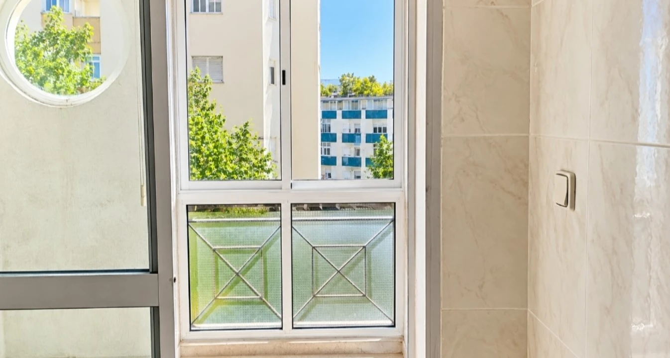 Apartamento T1 para Venda em Agualva e Mira-Sintra Foto 14