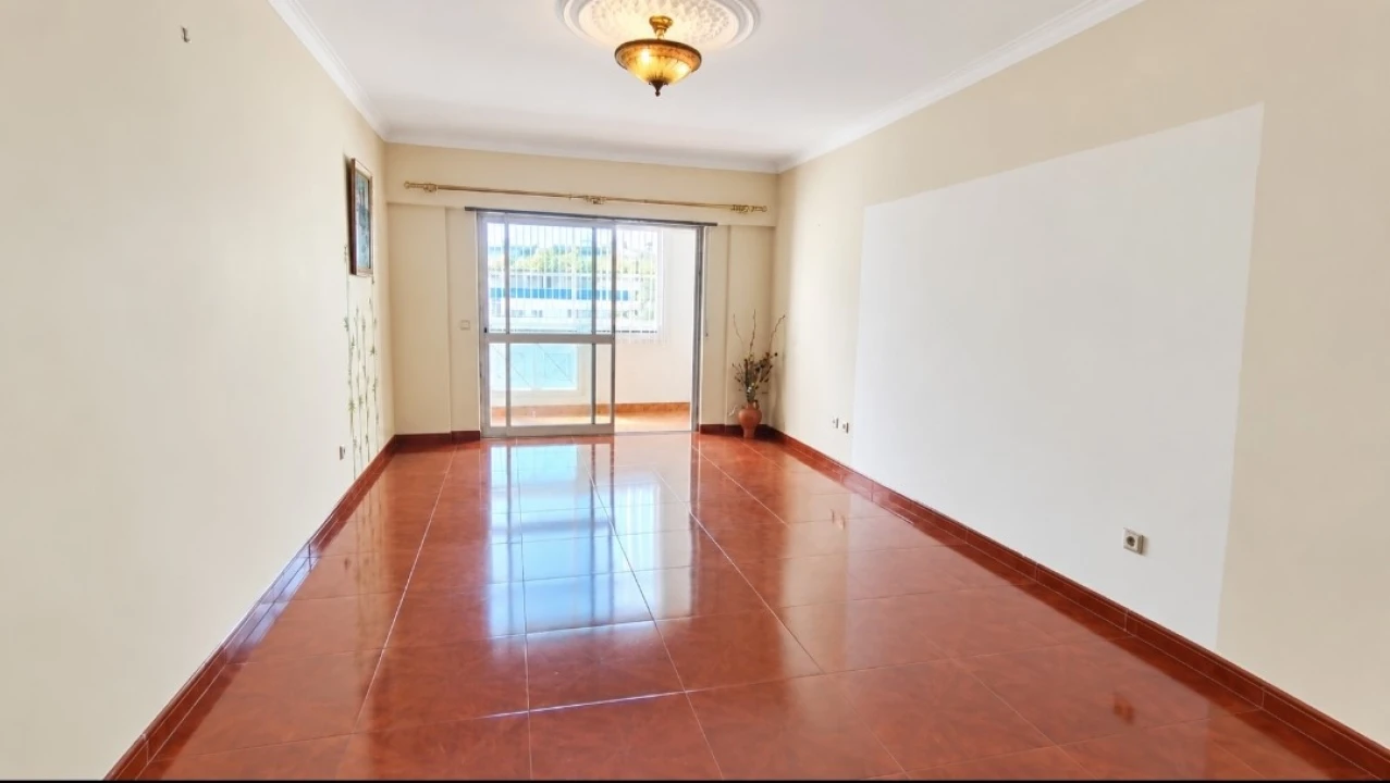 Apartamento T1 para Venda em Agualva e Mira-Sintra Foto 16