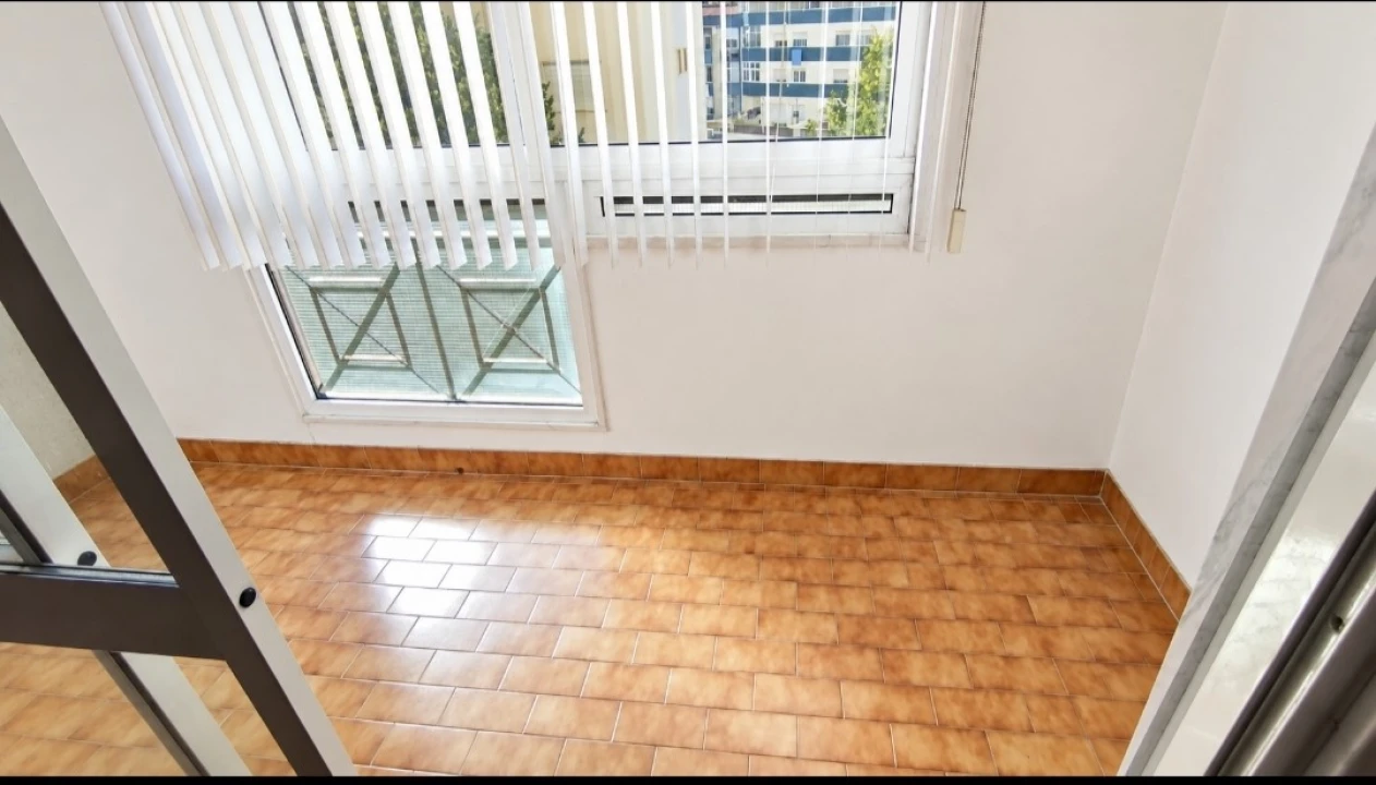 Apartamento T1 para Venda em Agualva e Mira-Sintra Foto 17