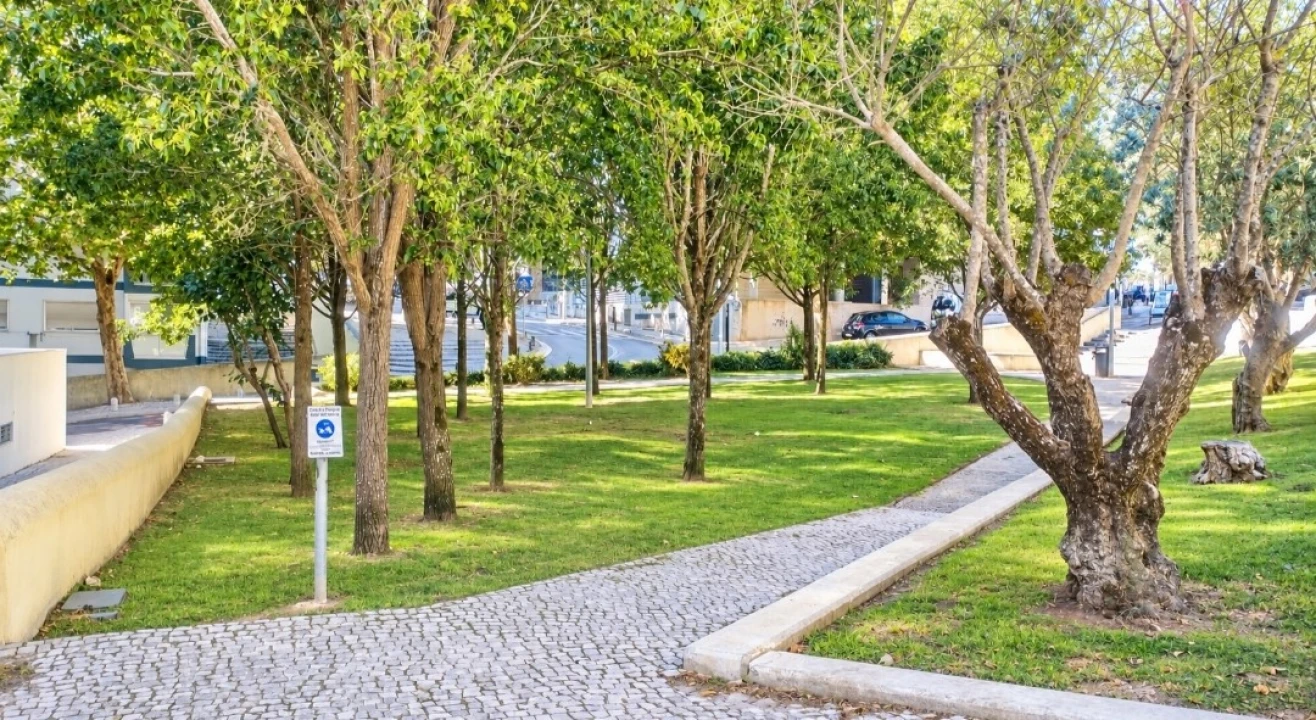 Apartamento T1 para Venda em Agualva e Mira-Sintra Foto 28