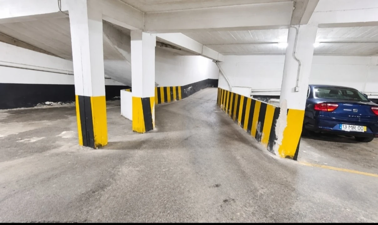 Apartamento T1 para Venda em Agualva e Mira-Sintra Foto 31