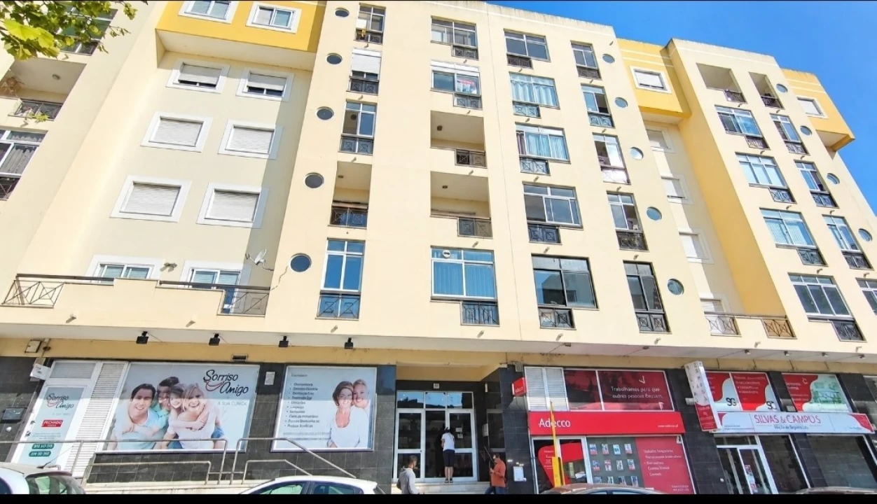 Apartamento T1 para Venda em Agualva e Mira-Sintra Foto 32
