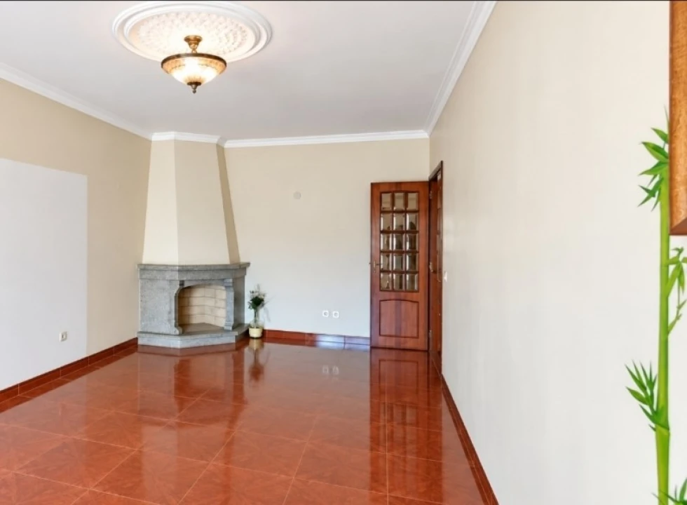 Apartamento T1 para Venda em Agualva e Mira-Sintra Foto 1