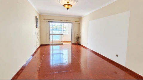 Apartamento T1 para Venda em Agualva e Mira-Sintra