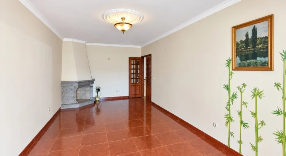 Apartamento T1 para Venda em Agualva e Mira-Sintra Foto 2