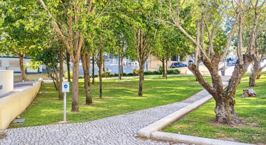 Apartamento T1 para Venda em Agualva e Mira-Sintra Foto 28
