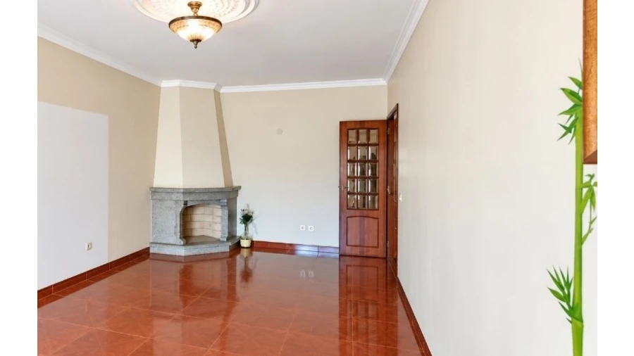Apartamento T1 para Venda em Agualva e Mira-Sintra