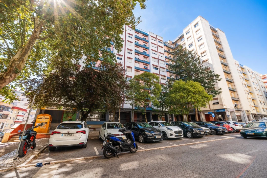 Apartamento T3 para Venda em Massamá e Monte Abraão Foto 38