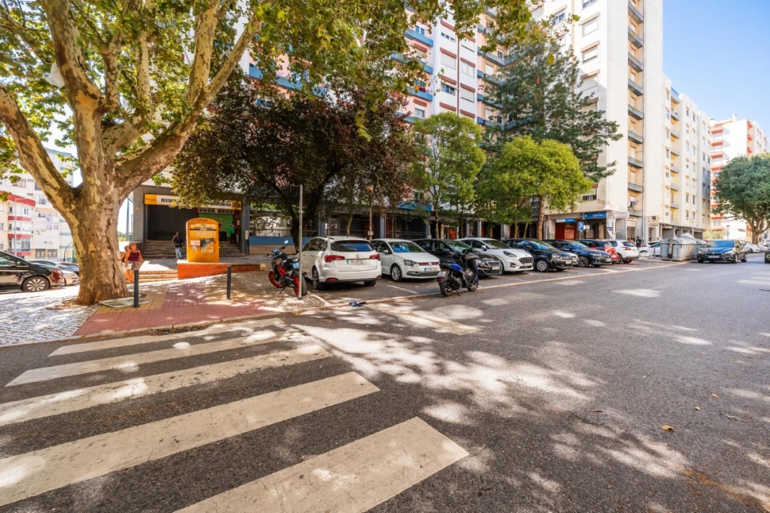 Apartamento T3 para Venda em Massamá e Monte Abraão Foto 40